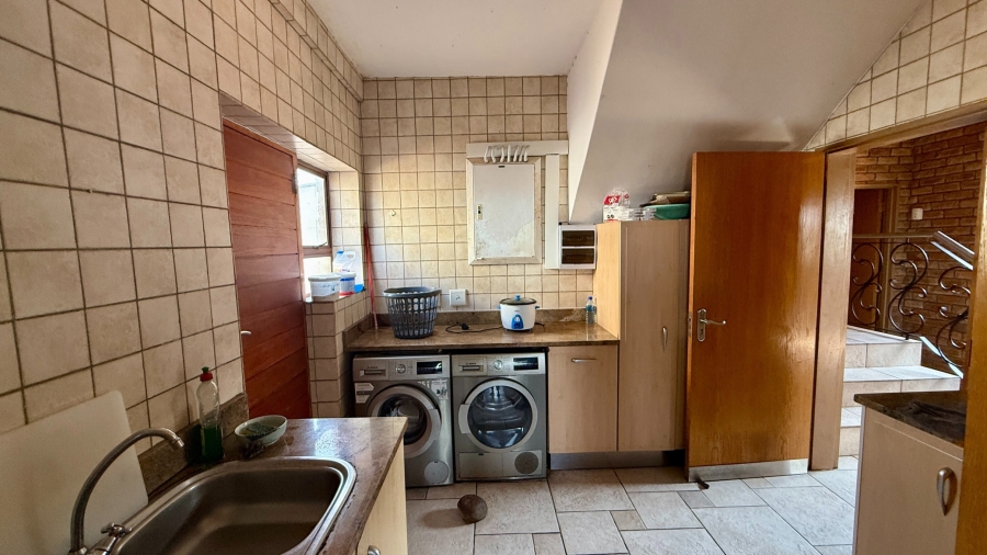 To Let 5 Bedroom Property for Rent in Sunset Beach Western Cape